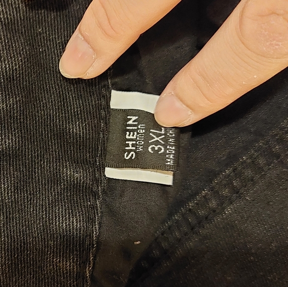 Shein Daisy Denim Shorts, Size 3X - Picture 6 of 6